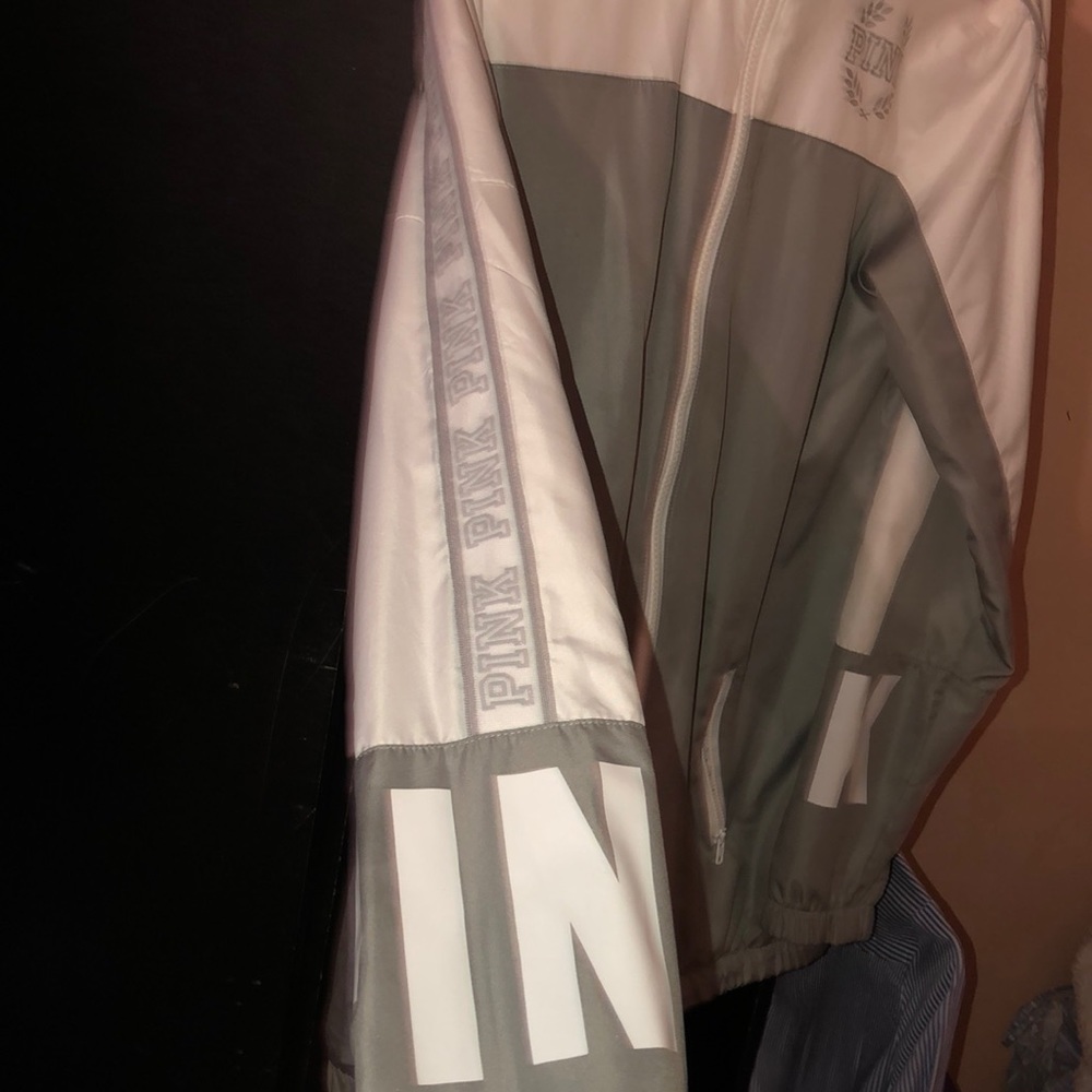 Pink windbreaker - Picture 4 of 5